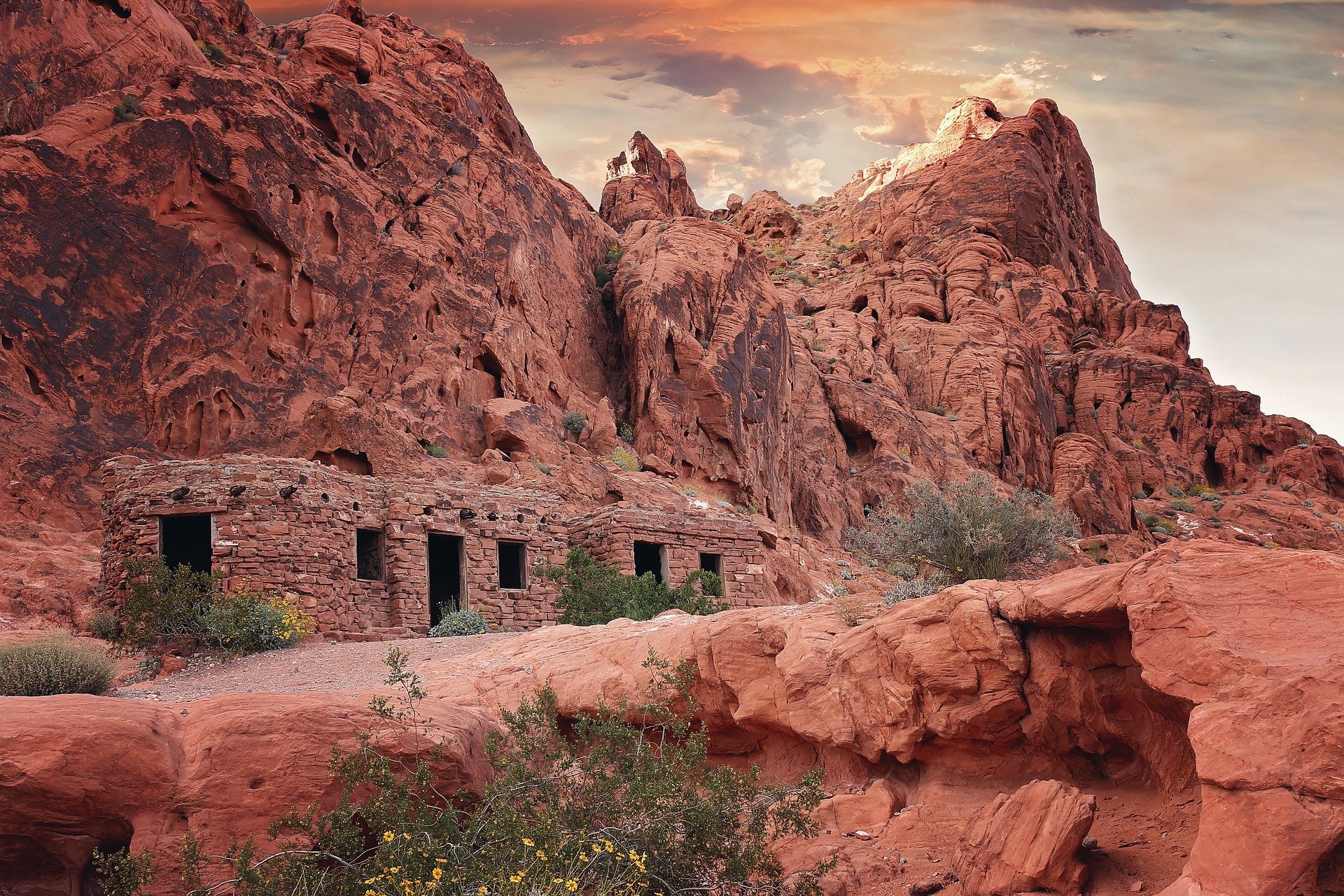 USA-Las-Vegas-the-cabins-1920