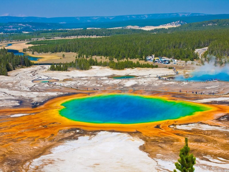USA_Grand Prismatic Spring in Yellowstone National Park_800x600
