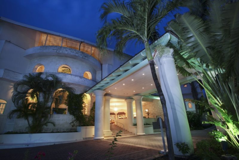 Barbados-Bougainvillea-entrance-to-lobby