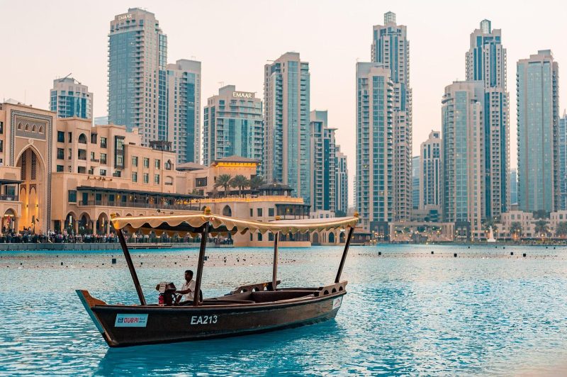 Dubain matka opastettuna