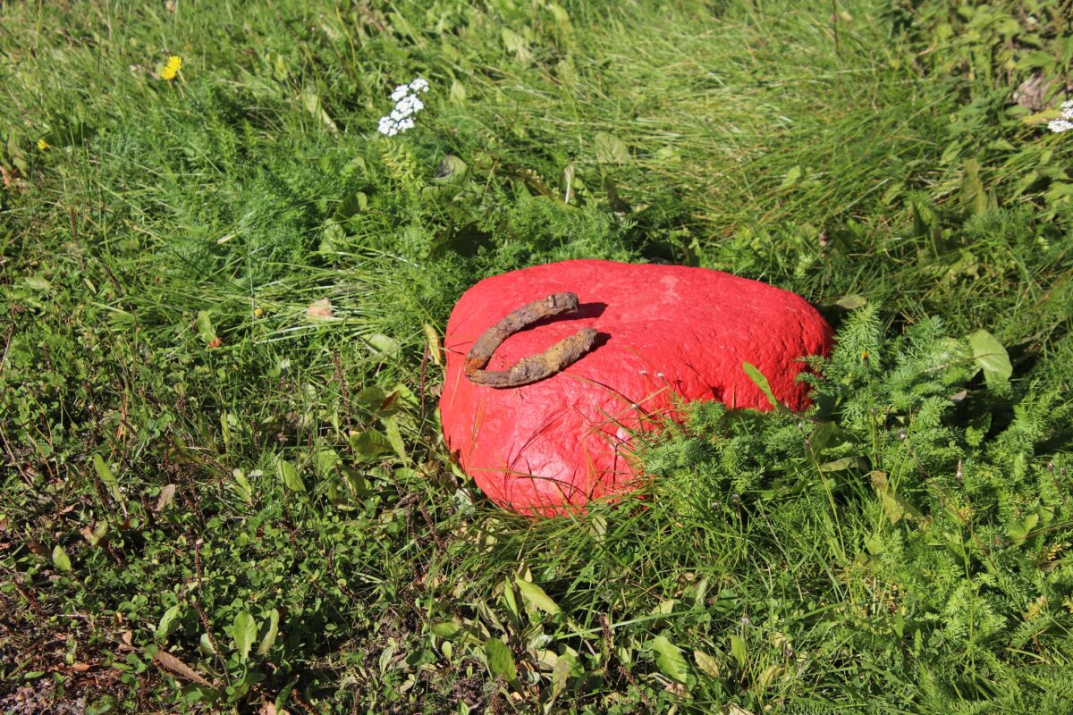 Pyhtää punainen kivi