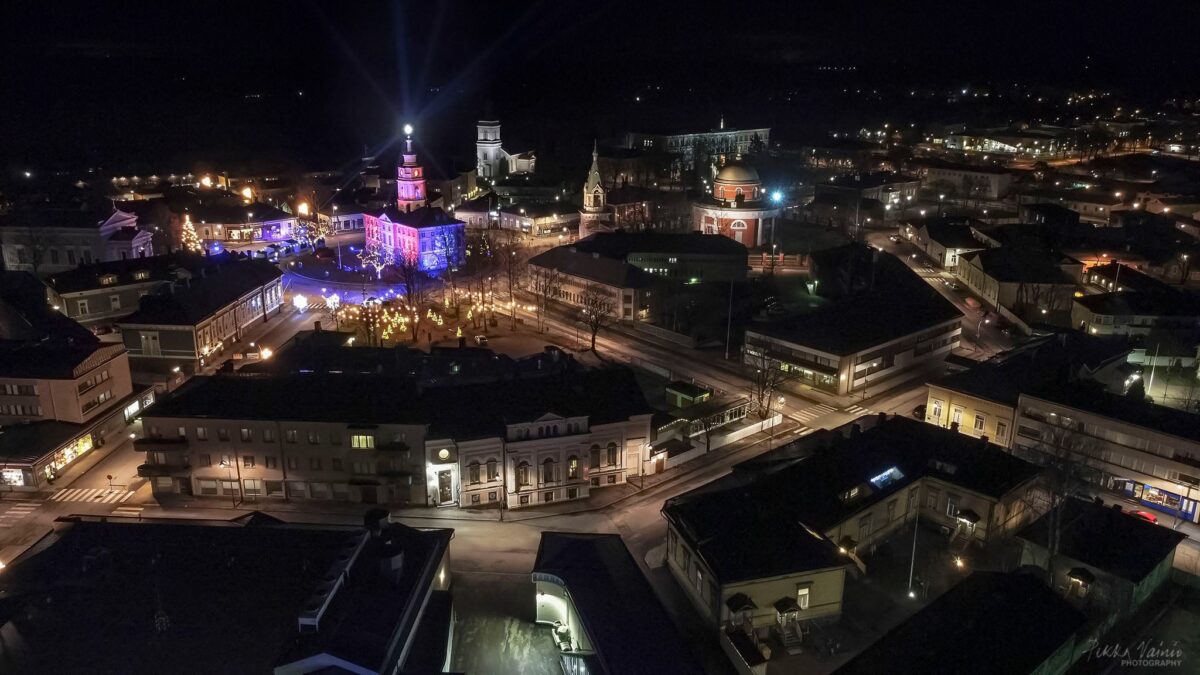 Hamina ilmakuva yöllä