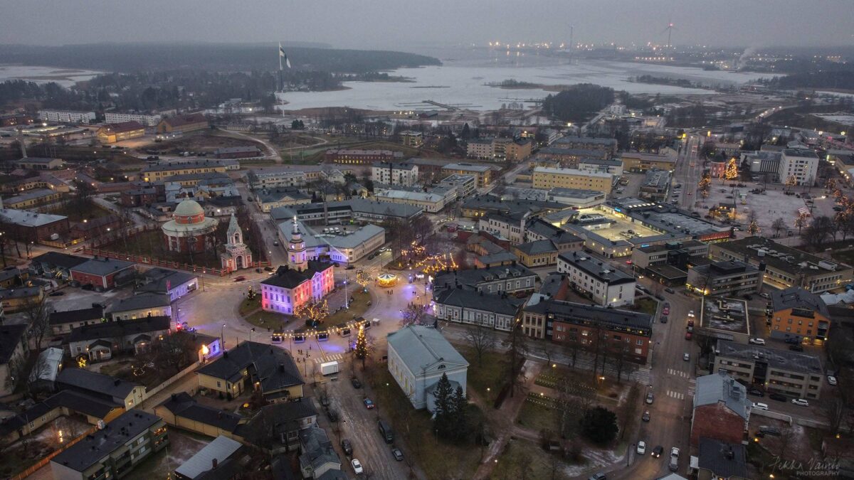 Hamina ilmakuva yöllä