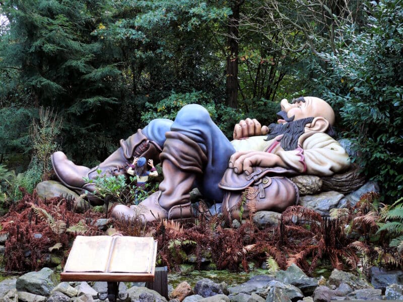 Hollanti-efteling-satumetsa-perheloma