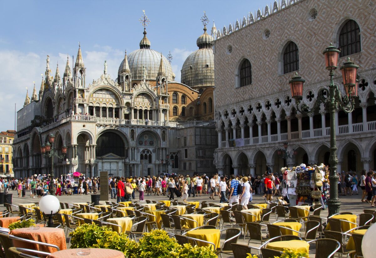Venetsia San Marco aukio kukat