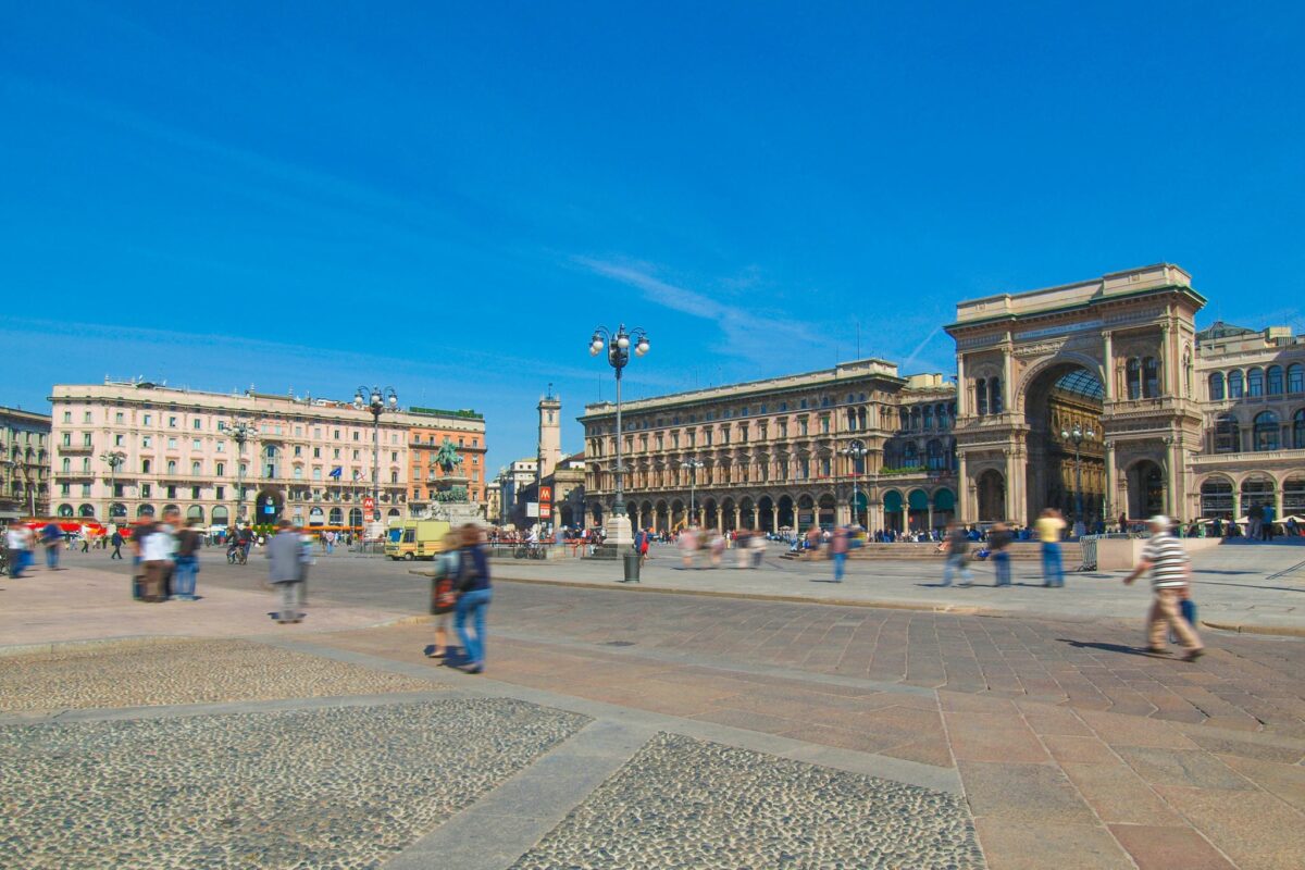 Milano Piazza Duomo square-
